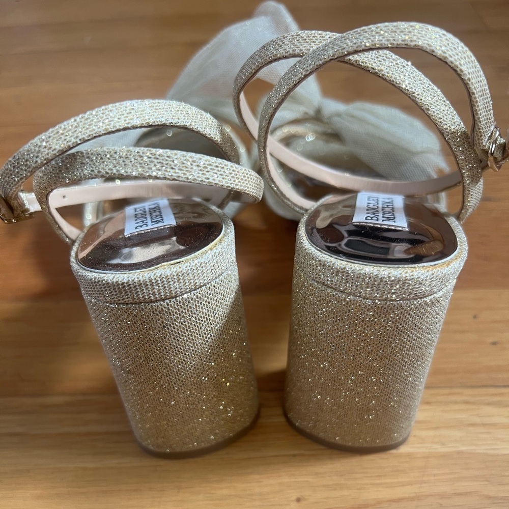 ๐ BADGLEY MISCHKA Tess Block Heel Sandals Tulle Bow Leather Sole Gold Size 7.5 - Picture 6 of 11